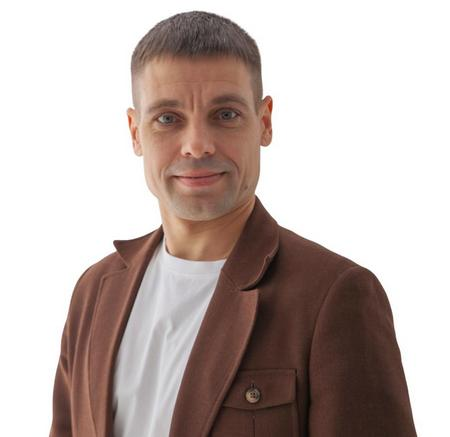 Илья Ахлюстин